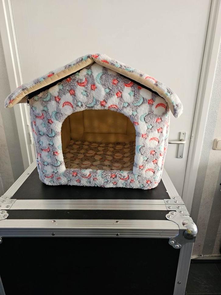 Knus Kattenhuis / Hondenhuis - Nieuwstaat!, Dieren en Toebehoren, Hondenmanden, Zo goed als nieuw, Ophalen of Verzenden