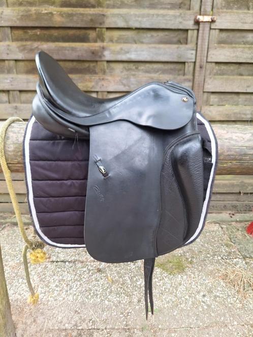 Zaldi Flair Dressuur zadel  17Inch, Dieren en Toebehoren, Paarden en Pony's | Zadels, Gebruikt, Dressuur, Ophalen of Verzenden