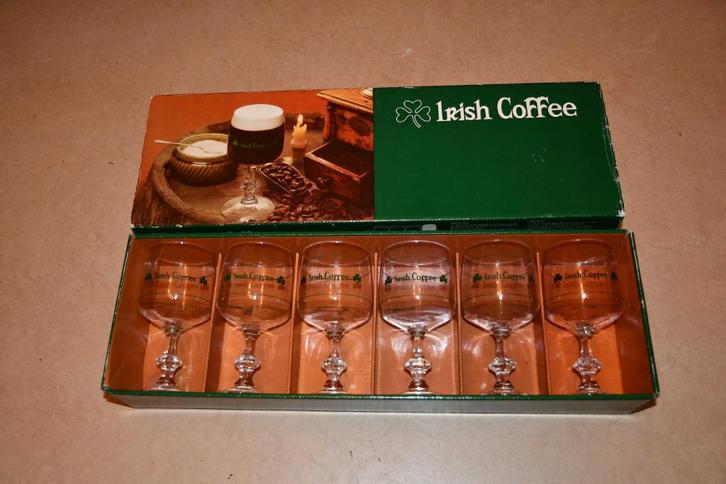 6 typische Irish coffeeglazen in originele doos, Huis en Inrichting, Keuken | Servies, Zo goed als nieuw, Glas of Glazen, Overige stijlen