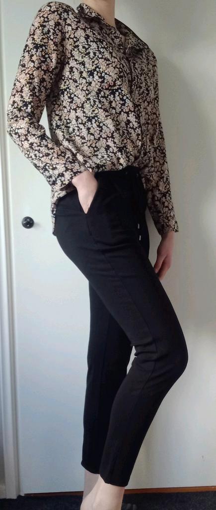 Blouse van Pimkie en broek van vero moda ♡  leuk setje, Kleding | Dames, Broeken en Pantalons, Zo goed als nieuw, Maat 38/40 (M)