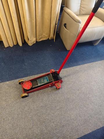 Garagekrik 2.5 ton beschikbaar voor biedingen