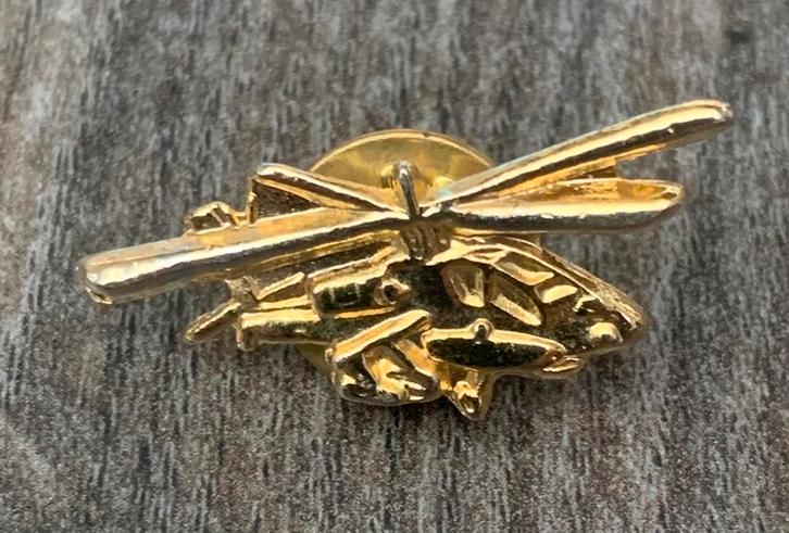 Apache Helicopter Pin, Verzamelen, Militaria | Algemeen, Ophalen of Verzenden
