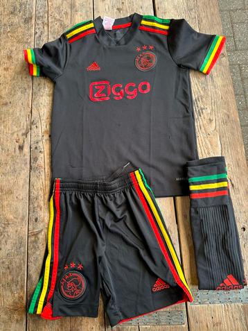 Adidas Kinder Sporttenue Nieuw beschikbaar voor biedingen