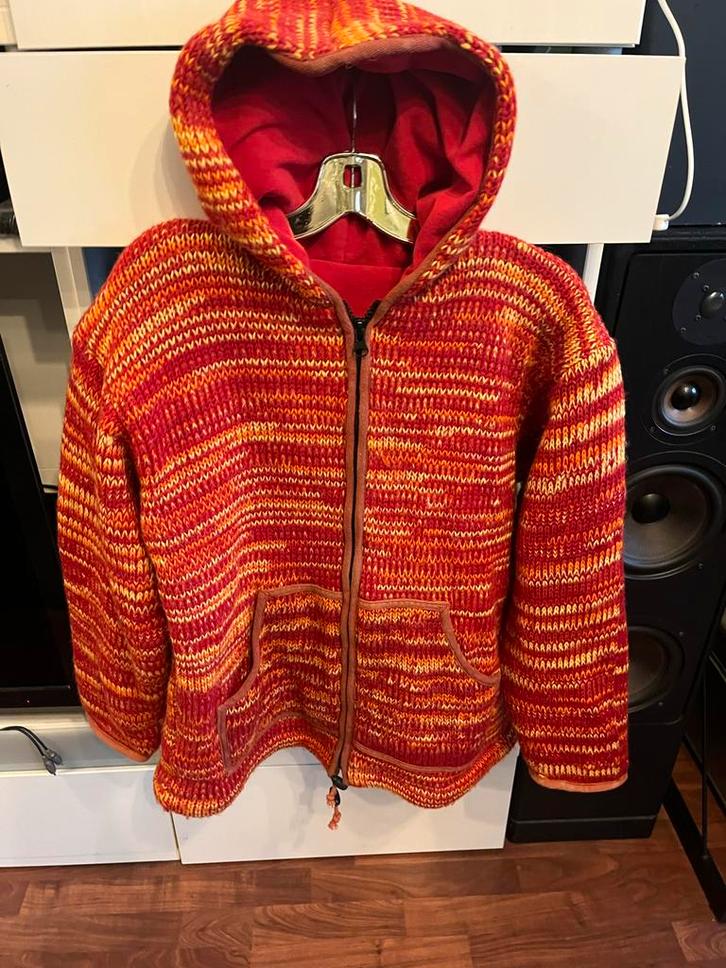 Gebreide jas met rits uit Nepal,maat XL,100% wool, Kleding | Dames, Truien en Vesten, Zo goed als nieuw, Maat 38/40 (M), Rood
