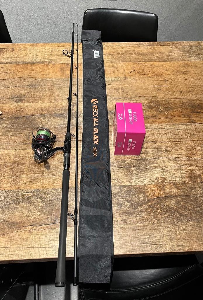 Zeck All Black 2.40m 30-80 gram & Daiwa Fuego 4000-CP, Watersport en Boten, Hengelsport | Roofvissen, Zo goed als nieuw, Werphengel