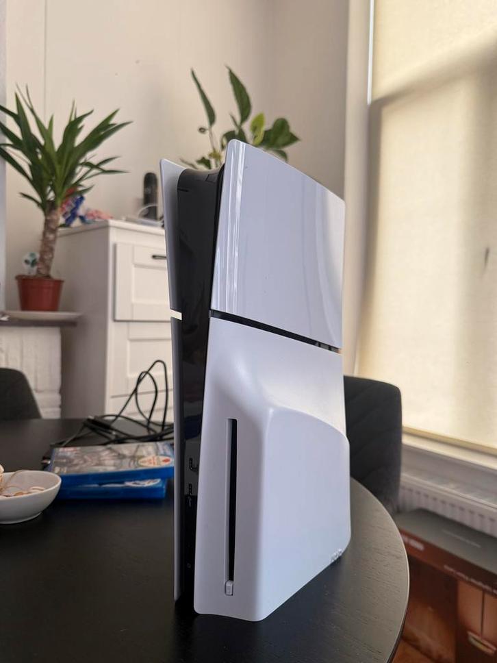 PlayStation te koop, zo goed als nieuw, incl. games & 2 cont, Spelcomputers en Games, Spelcomputers | Sony PlayStation 5, Zo goed als nieuw