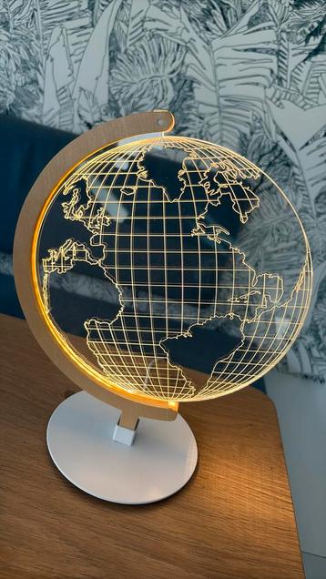 Wereldbol Led Lamp Dimbaar als NIEUW beschikbaar voor biedingen