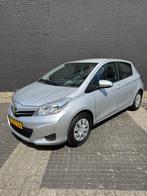 Toyota Yaris 1.0 Vvt-i 5-DRS 2014 Grijs, Auto's, Euro 5, Stof, Origineel Nederlands, Bedrijf
