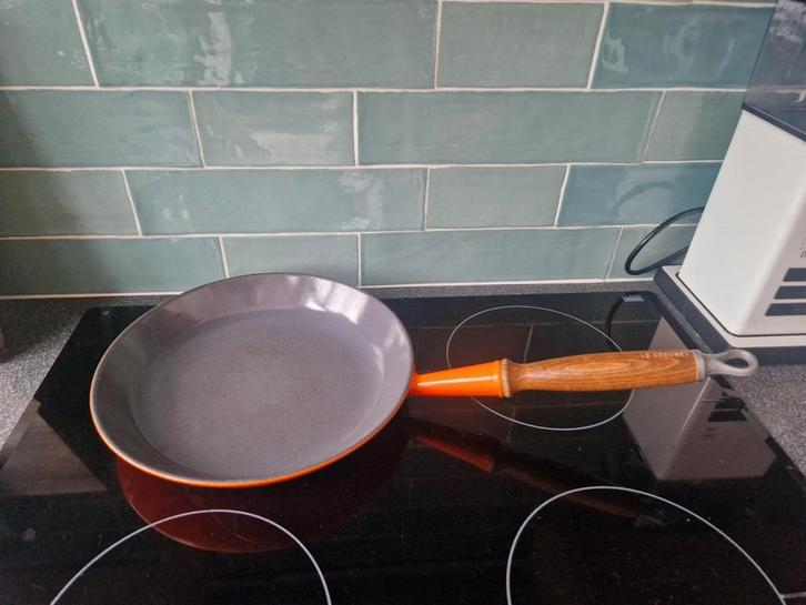 Le Creuset Braadpan - Oranje, Huis en Inrichting, Keuken | Potten en Pannen, Gebruikt, Koekenpan of Braadpan, Gietijzer, Inductieplaat