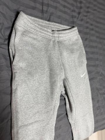 Nike trainingsbroek maat S beschikbaar voor biedingen