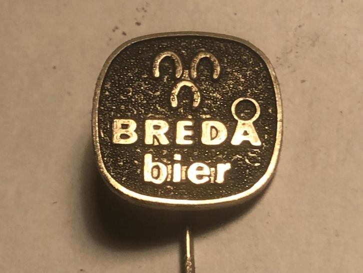 Metalen DRIE HOEFIJZERS BREDA BIER Speld (Metaalkleur)., Verzamelen, Speldjes, Pins en Buttons, Zo goed als nieuw, Speldje of Pin