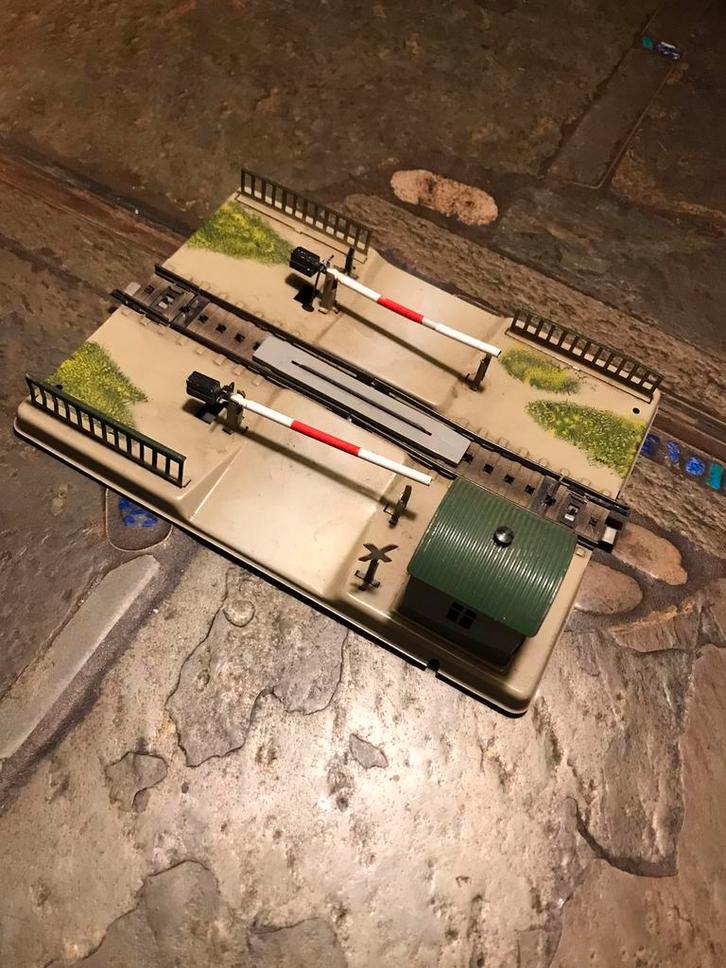 Marklin overweg, wagons en kruising, Hobby en Vrije tijd, Modeltreinen | H0, Gebruikt, Brug, Tunnel of Gebouw, Gelijkstroom of Wisselstroom