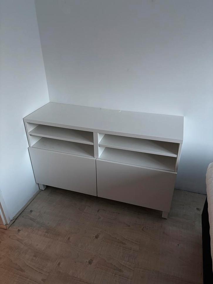 Ikea BESTA tv meubel, Huis en Inrichting, Kasten | Dressoirs, Zo goed als nieuw, 100 tot 150 cm, 25 tot 50 cm, Met deur(en), Met plank(en)