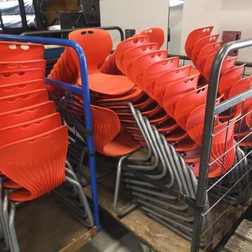Ahrend hufterproof stapelstoelen schoolstoelen rood stapelba beschikbaar voor biedingen