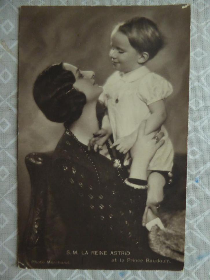 Konings Belgie Koningin Astrid La Reine Astrid en Baudouin, Verzamelen, Koninklijk Huis en Royalty, Zo goed als nieuw, Kaart, Foto of Prent