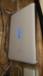 Ubiquiti Dream wall, Ophalen of Verzenden, Zo goed als nieuw, Router met modem, Ubiquity