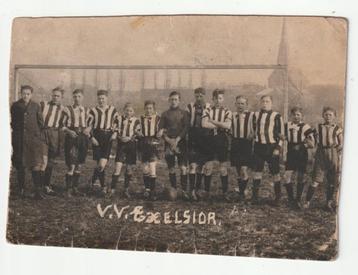Foto v.v. Exelsior voetbalclub met kerk Herkomst gezocht beschikbaar voor biedingen