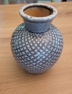 Brynxz vaas, grijs, 18 cm, met ruitmotief, Huis en Inrichting, Ophalen of Verzenden, Zo goed als nieuw, Rond, Porselein of Keramiek