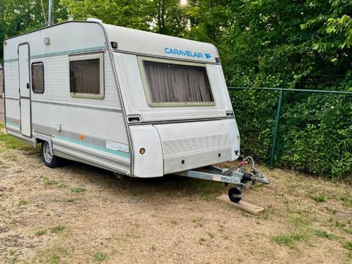 Tour caravan, Caravans en Kamperen, Caravans, Particulier, 500 - 750 kg, Treinzit, Caravelair, Vast bed, Disselslot, Douche, Hordeur