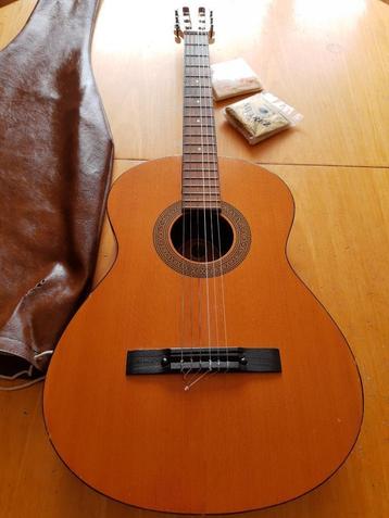 Akoestische Gitaar beschikbaar voor biedingen