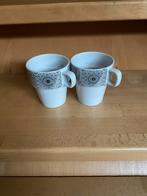 Twee vintage kopjes met bloemmotief, Huis en Inrichting, Keuken | Servies, Ophalen, Keramiek, Zo goed als nieuw, Overige stijlen