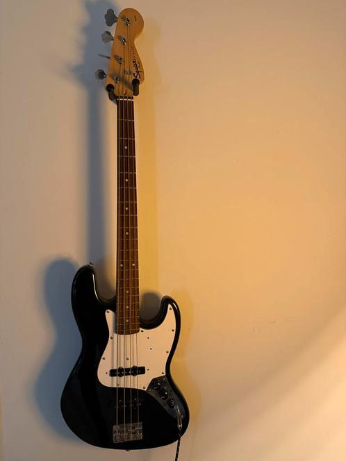 Squire basgitaar met Fender basversterker, Muziek en Instrumenten, Versterkers | Bas en Gitaar, Gebruikt, Basgitaar, Minder dan 50 watt