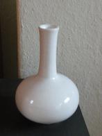 Vaas, wit. Als nieuw., Wit, Aardewerk of Porselein, Ophalen of Verzenden, Zo goed als nieuw