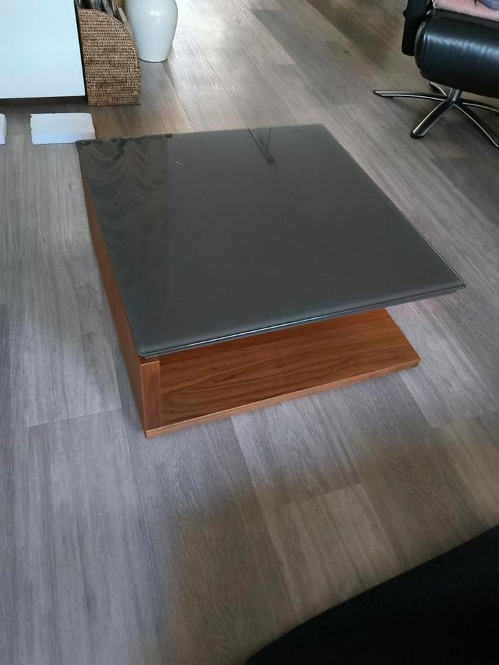 Twee salontafels afm 70 x 70 cm vierkant.  hoog 31 cm, Huis en Inrichting, Tafels | Salontafels, Zo goed als nieuw, Minder dan 50 cm