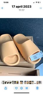 Adidas Yeezy Slides "Desert Sand, Kleding | Dames, Schoenen, Ophalen of Verzenden, Nieuw, Beige, Sneakers of Gympen