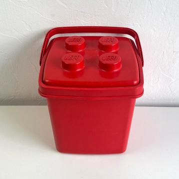 Rode LEGO opbergbak beschikbaar voor biedingen