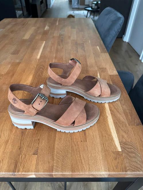 Timberland sandalen met hak 40 bruin suède look, Kleding | Dames, Schoenen, Zo goed als nieuw, Sandalen of Muiltjes, Bruin, Ophalen of Verzenden