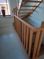 Eikenhouten trapleuning (zolder) - nette staat, Doe-het-zelf en Verbouw, Ladders en Trappen, Ophalen, Zo goed als nieuw, Trap