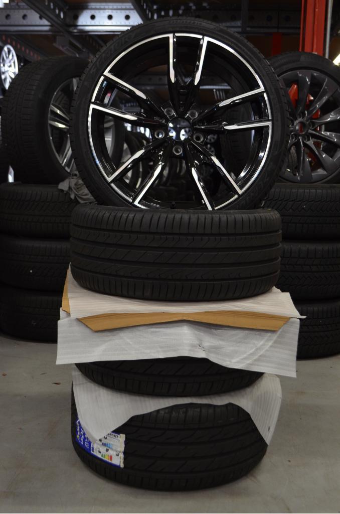 19" BMW E90 Velgen Breedset + Zomerbanden + TPMS, Auto-onderdelen, Banden en Velgen, Banden en Velgen, Zomerbanden, 19 inch, 235 mm