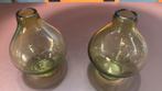 Vintage 2 groene mondgeblazen gesigneerde bol vaasjes.586, Antiek en Kunst, Antiek | Glas en Kristal, Ophalen of Verzenden