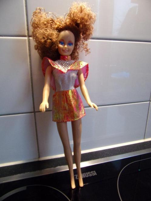 Barbie kleertjes feest gala jurkjes oranje/zalm + paars rose, Verzamelen, Poppen, Zo goed als nieuw, Fashion Doll, Ophalen of Verzenden