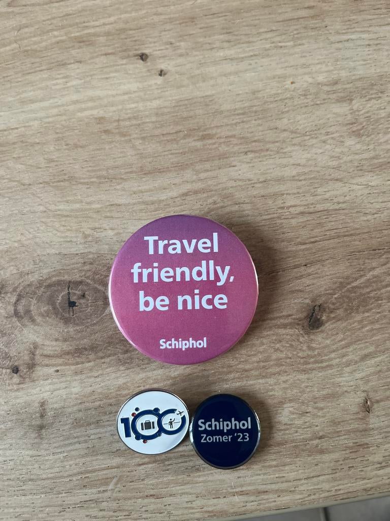 Schiphol Buttons/Pins - Set van 3, Verzamelen, Speldjes, Pins en Buttons, Ophalen of Verzenden, Zo goed als nieuw, Stad of Land