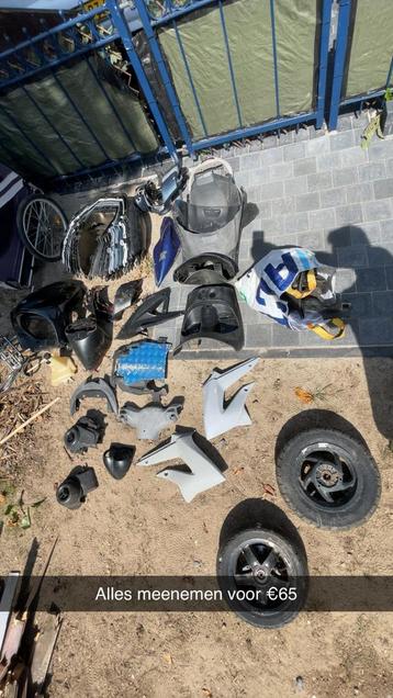 Allerlei zip/vespa/derbi/aerox kappen en onderdelen beschikbaar voor biedingen