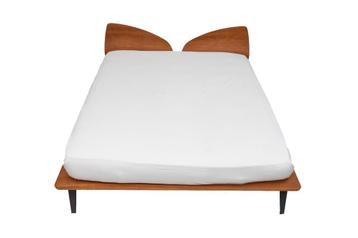 Design tweepersoonsbed van Christer Schweilz voor Pallucco,  beschikbaar voor biedingen