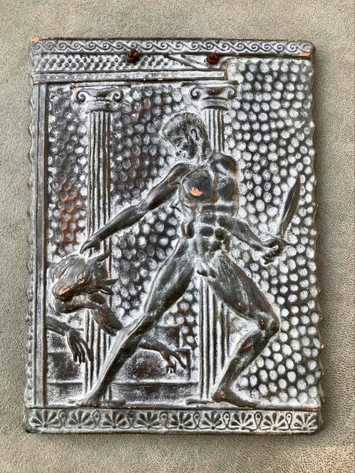 Gebakken plaquette van Theseus en de minotaurus, Huis en Inrichting, Woonaccessoires | Wanddecoraties, Gebruikt, Ophalen of Verzenden