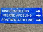 ZIEKENHUIS RICHTING BORD KUNSTSTOF 80CM BREED, Ophalen, Gebruikt