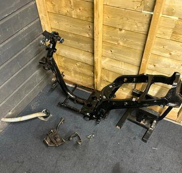 Piaggio zip snor frame beschikbaar voor biedingen