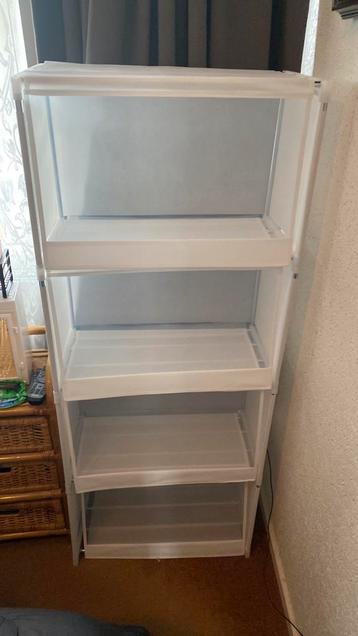 2 nieuwe stoffen kasten beschikbaar voor biedingen