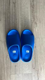 Yeezy slides azul 44,5, Kleding | Heren, Schoenen, Ophalen of Verzenden, Nieuw