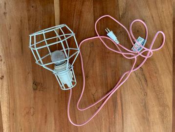 Wandlamp roze beschikbaar voor biedingen