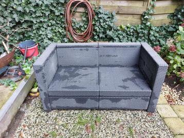 Garden sofa beschikbaar voor biedingen