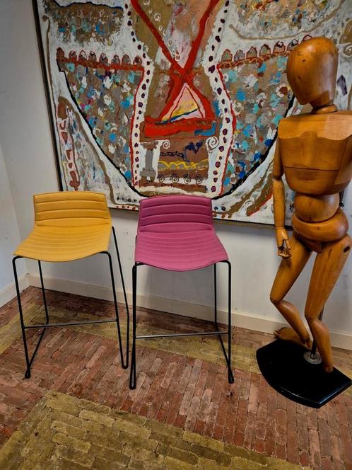 Arper Catifa 46 Barkrukken, Huis en Inrichting, Barkrukken, Gebruikt, 90 cm of meer, Kunststof, Metaal, 2 krukken, Met voetsteun