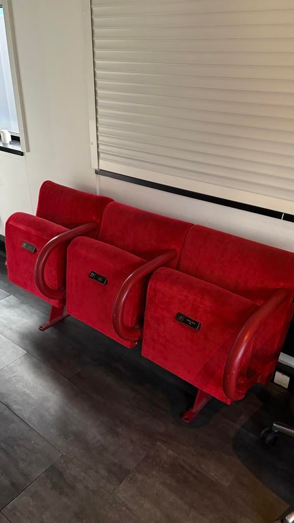 Rode bioscoopstoelen - 3 zitplaatsen, Huis en Inrichting, Banken | Bankstellen, Ophalen, Gebruikt, 150 tot 200 cm, Driepersoons