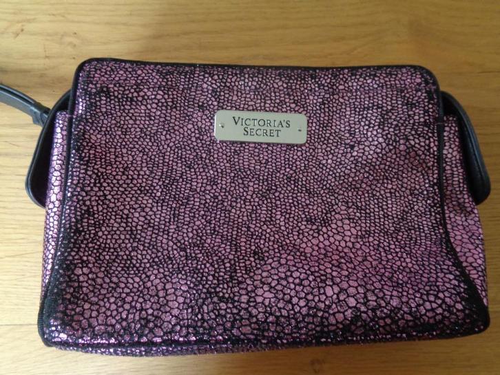 VICTORIA'S SECRET toilettas, Sieraden, Tassen en Uiterlijk, Toilettassen, Zo goed als nieuw, Dame, Roze, Ophalen of Verzenden