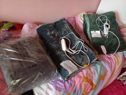 3 nieuwe warmte dekens, Huis en Inrichting, Woonaccessoires | Plaids en Woondekens, Nieuw, Ophalen of Verzenden