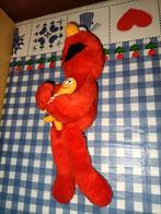 Elmo knuffel met knuffeltje in zijn armen 25 cm groot, Ophalen of Verzenden